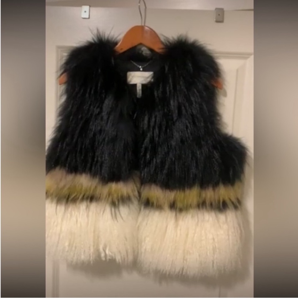 NEW RUNWAY* Bcbgmaxazria Runway The Monaco Real fur vest* Runs one size S-M-L - Picture 9 of 11